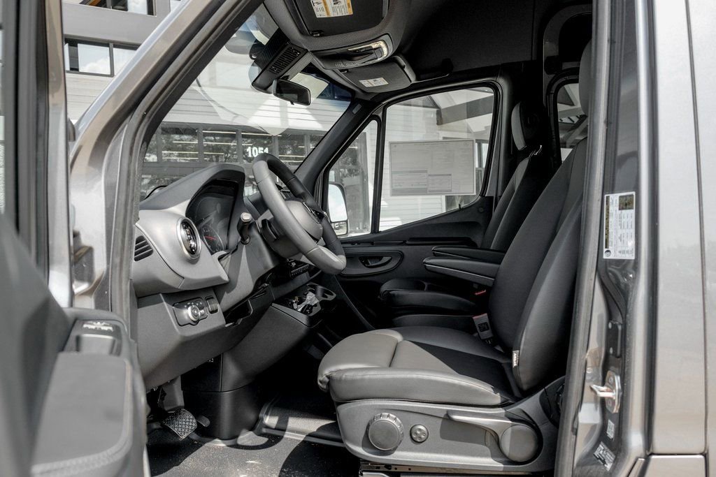 Used 2025 Mercedes-Benz Sprinter 2500 image 13