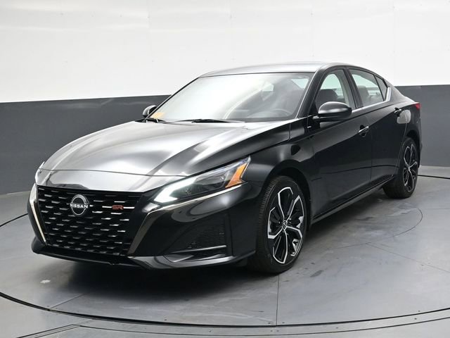 Used 2024 Nissan Altima 2.5 SR w/ SR Premium Package image 9