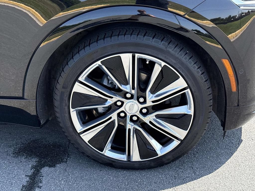 Certified 2025 Cadillac Lyriq Luxury w/ LPO, Floor Liner Package AWD/4WD image 14