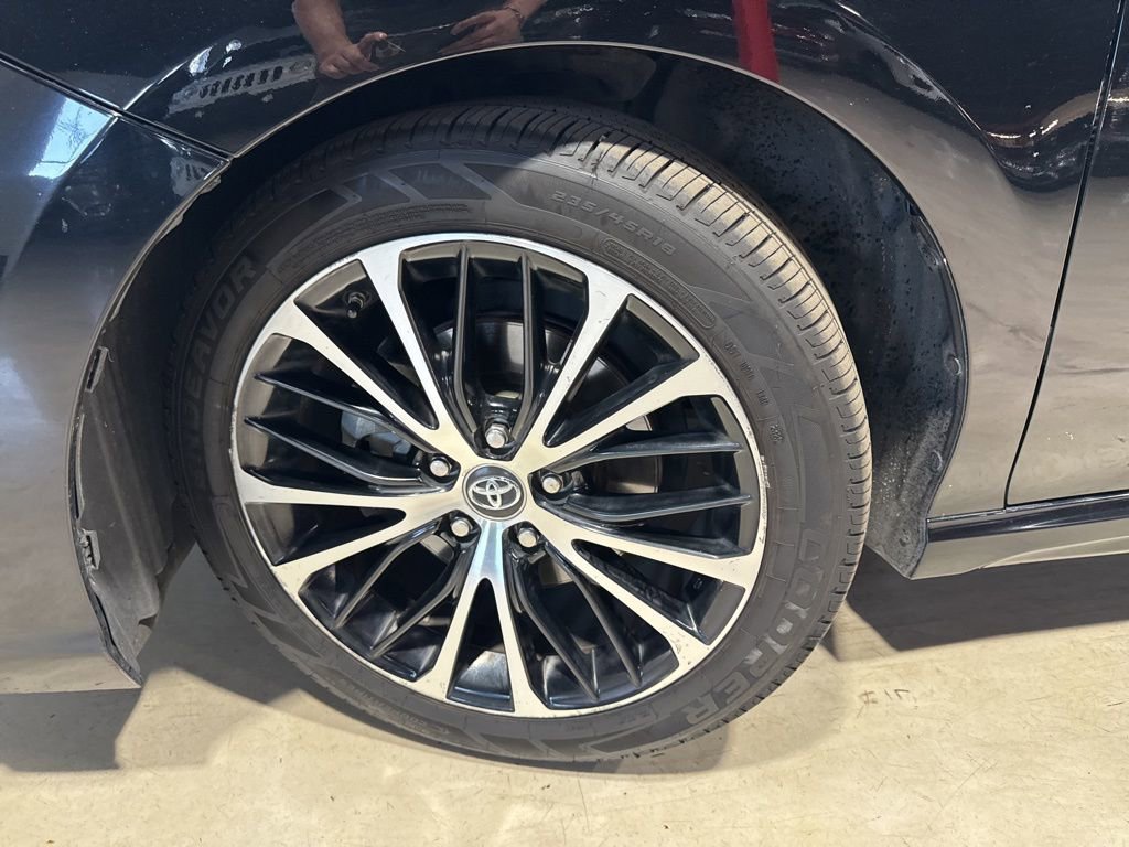 Used 2019 Toyota Camry SE w/ Convenience Package image 2