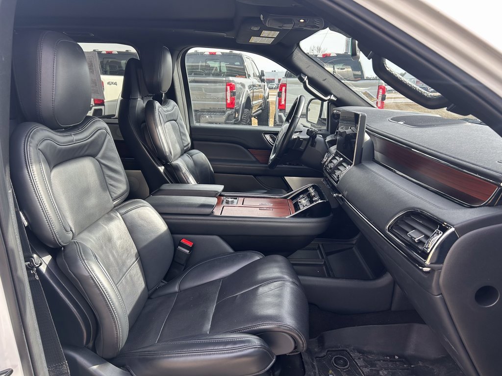 Used 2023 Lincoln Navigator Reserve image 20