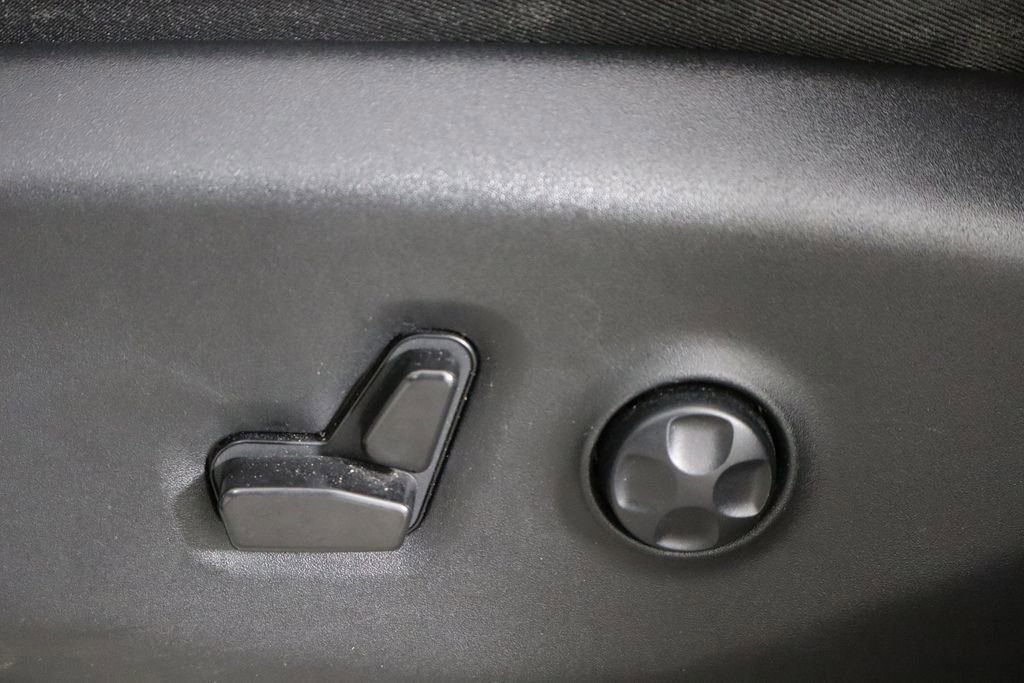 Used 2023 Chrysler Pacifica Touring-L FWD image 24