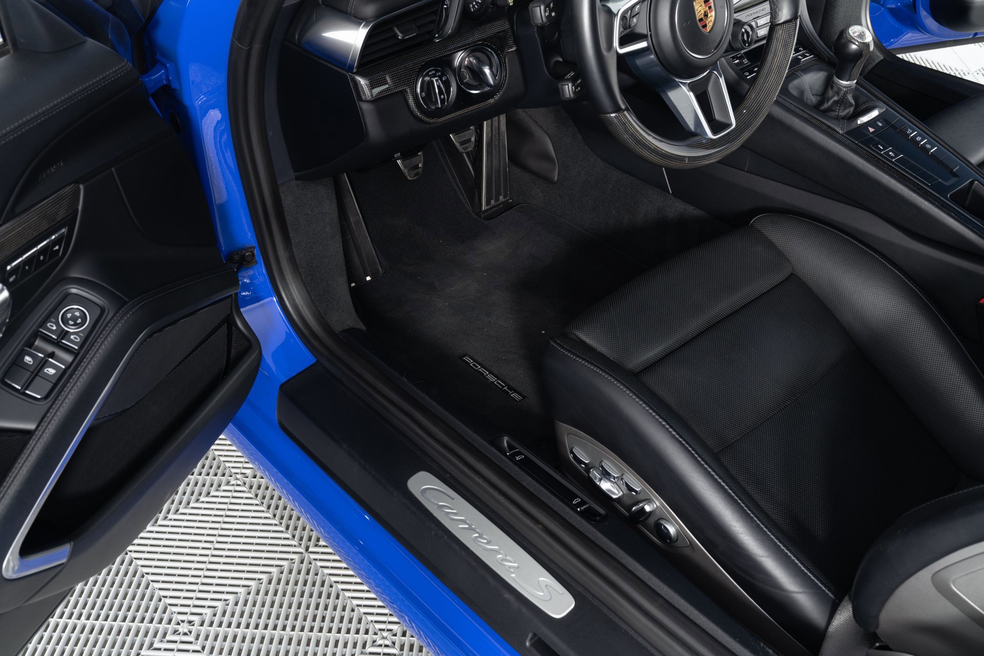 Used 2017 Porsche 911 Carrera S image 13