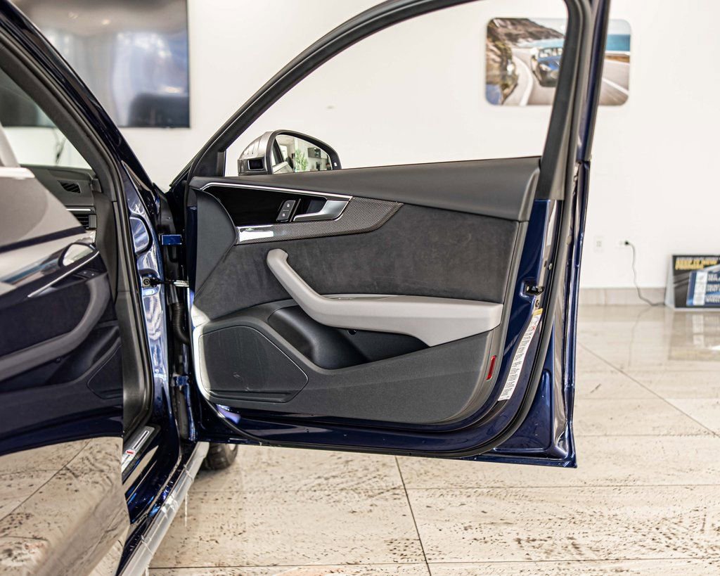 Used 2023 Audi S4 Premium w/ Convenience Package image 39