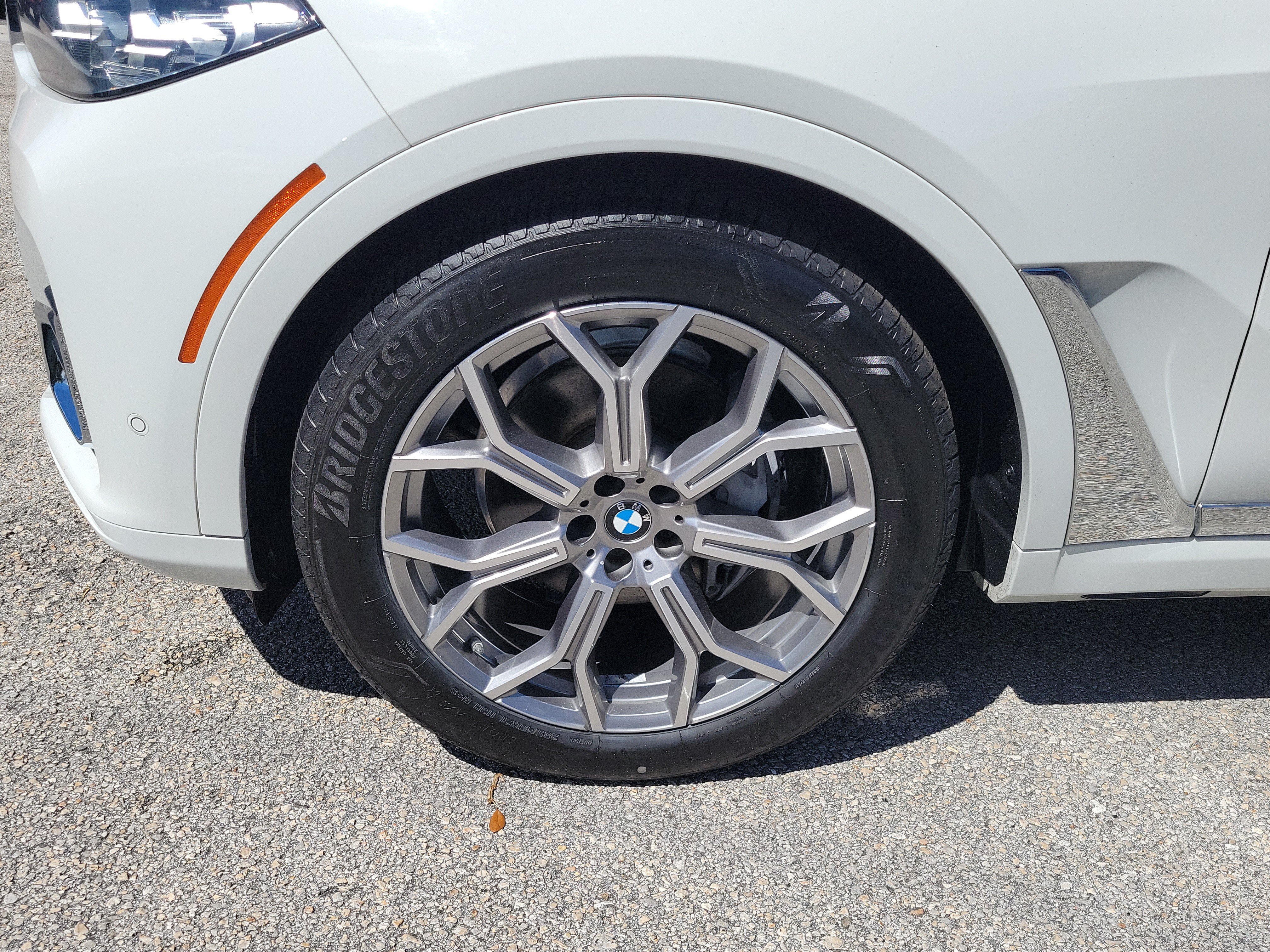 Used 2020 BMW X7 xDrive40i w/ Premium Package AWD/4WD image 5