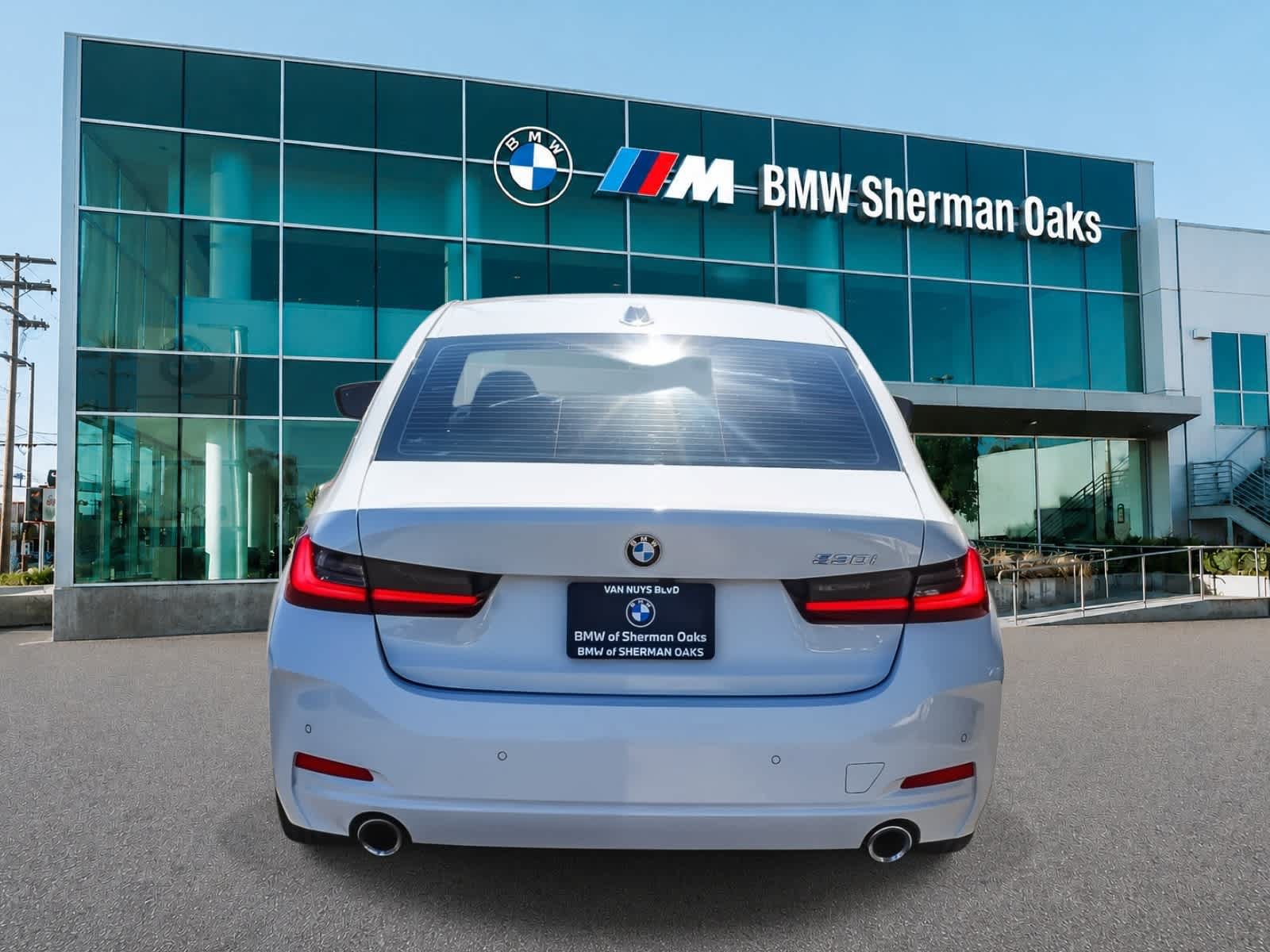 Used 2024 BMW 330i Sedan w/ Premium Package RWD image 5