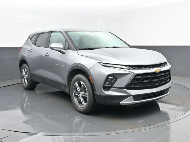 Used 2025 Chevrolet Blazer LT image 3