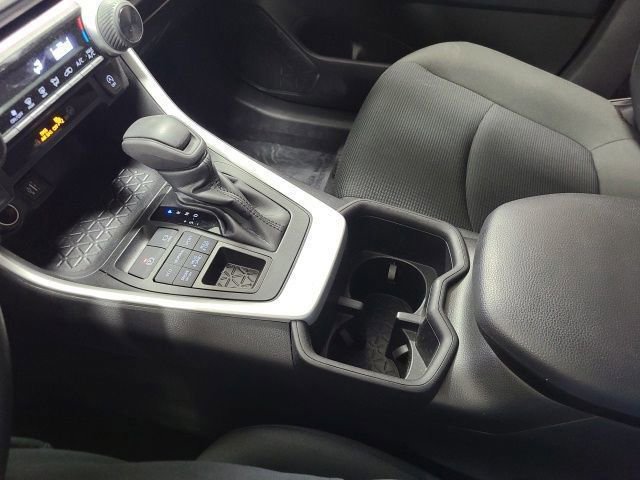 Used 2024 Toyota RAV4 LE AWD/4WD image 30