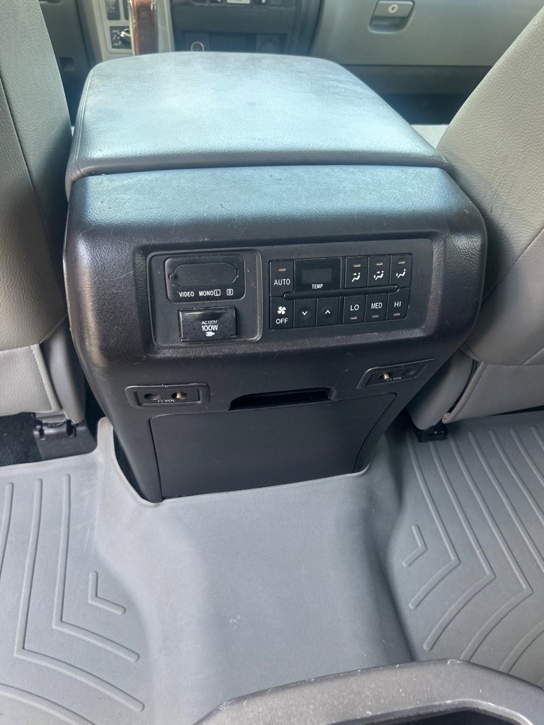 Used 2016 Toyota Sequoia Platinum AWD/4WD image 28