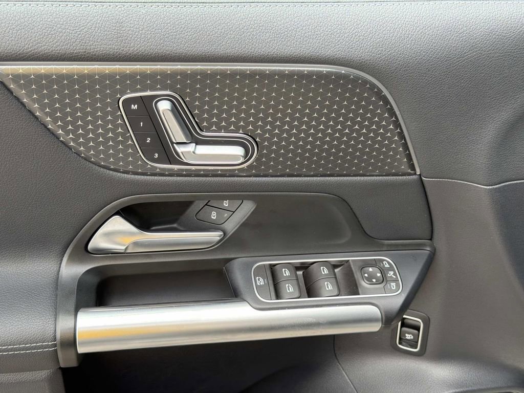 Used 2025 Mercedes-Benz GLA 250 image 20