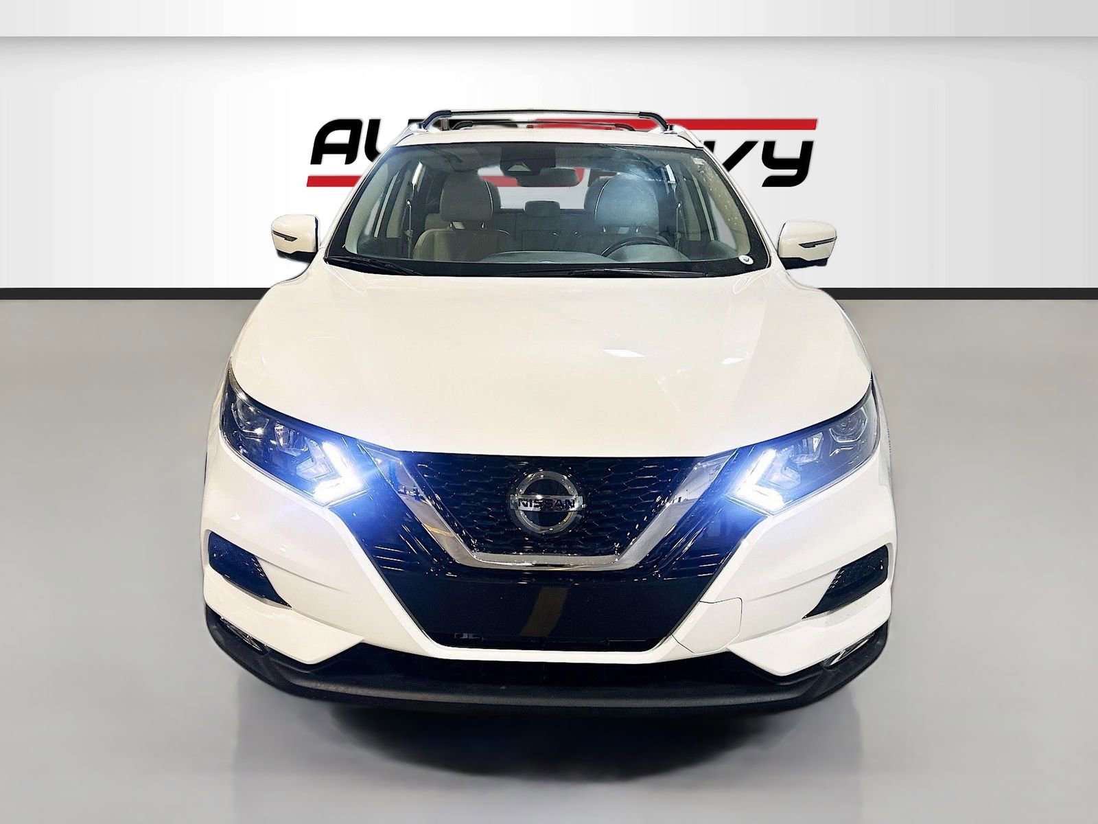 Used 2022 Nissan Rogue Sport SL image 2