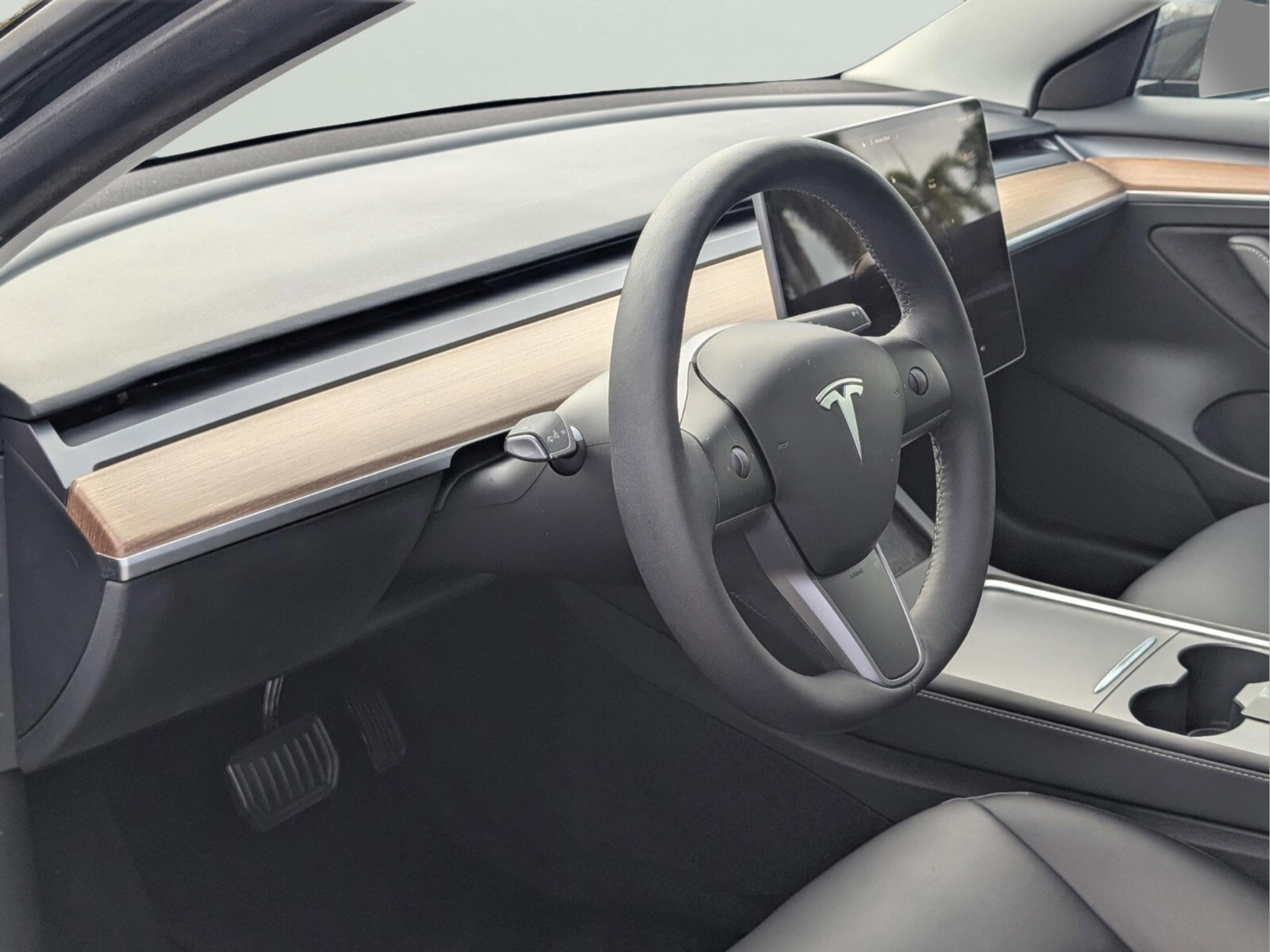 Used 2023 Tesla Model 3 Standard Range image 12