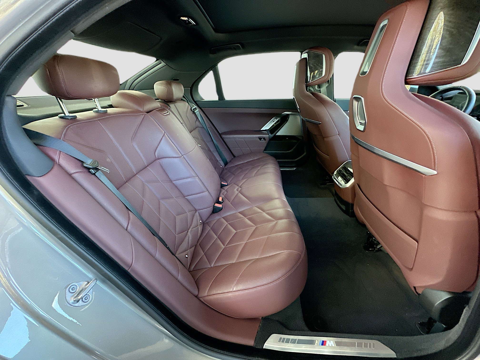 Certified 2023 BMW 740i image 29
