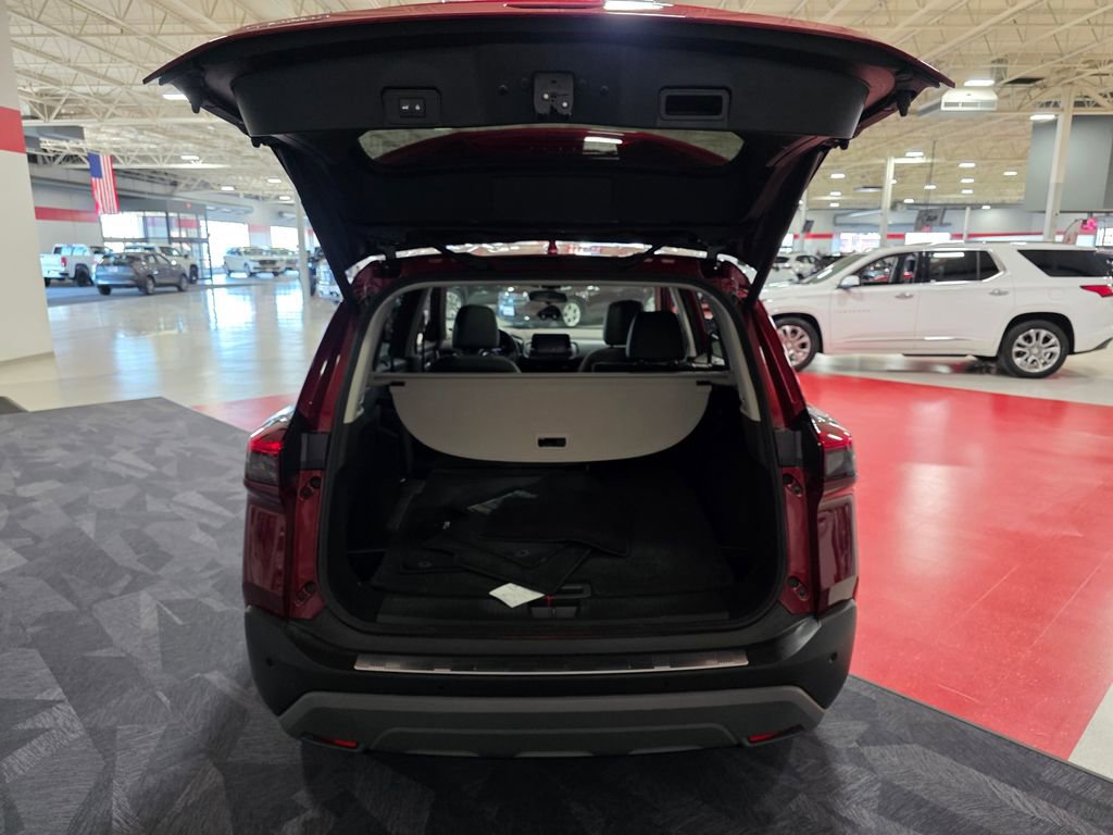 Used 2023 Nissan Rogue SV w/ SV Premium B Package image 5