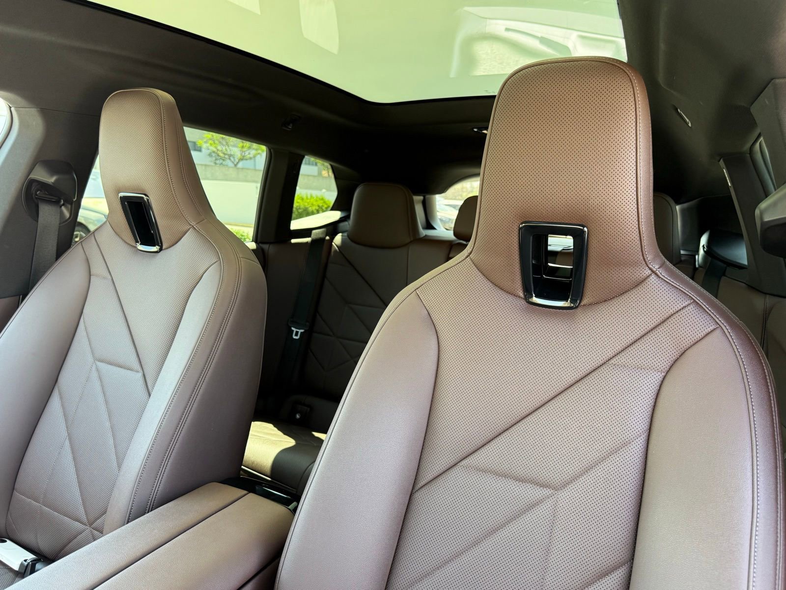 Used 2023 BMW iX xDrive50 w/ Sport Package image 22