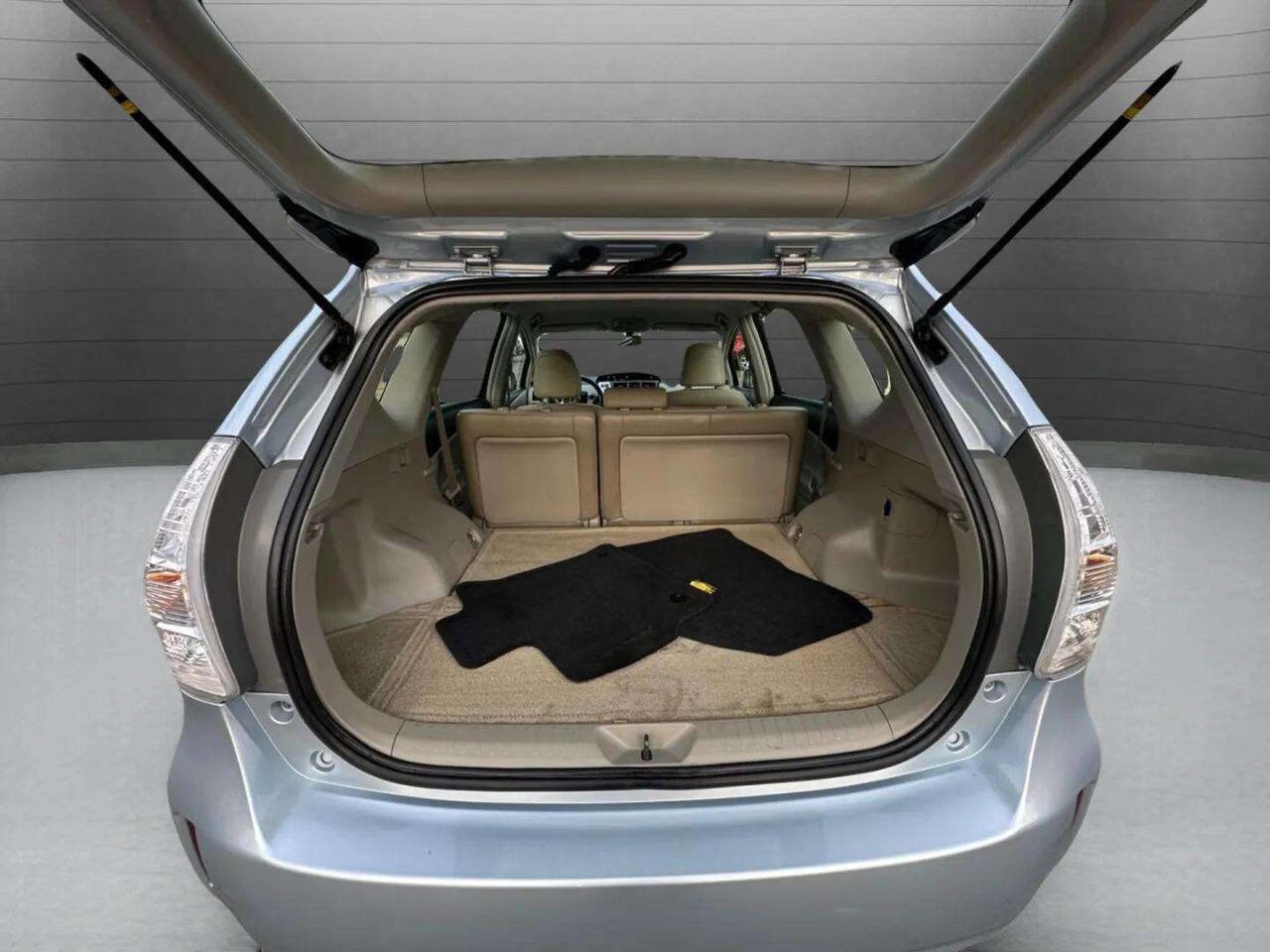 Used 2013 Toyota Prius V Five image 12