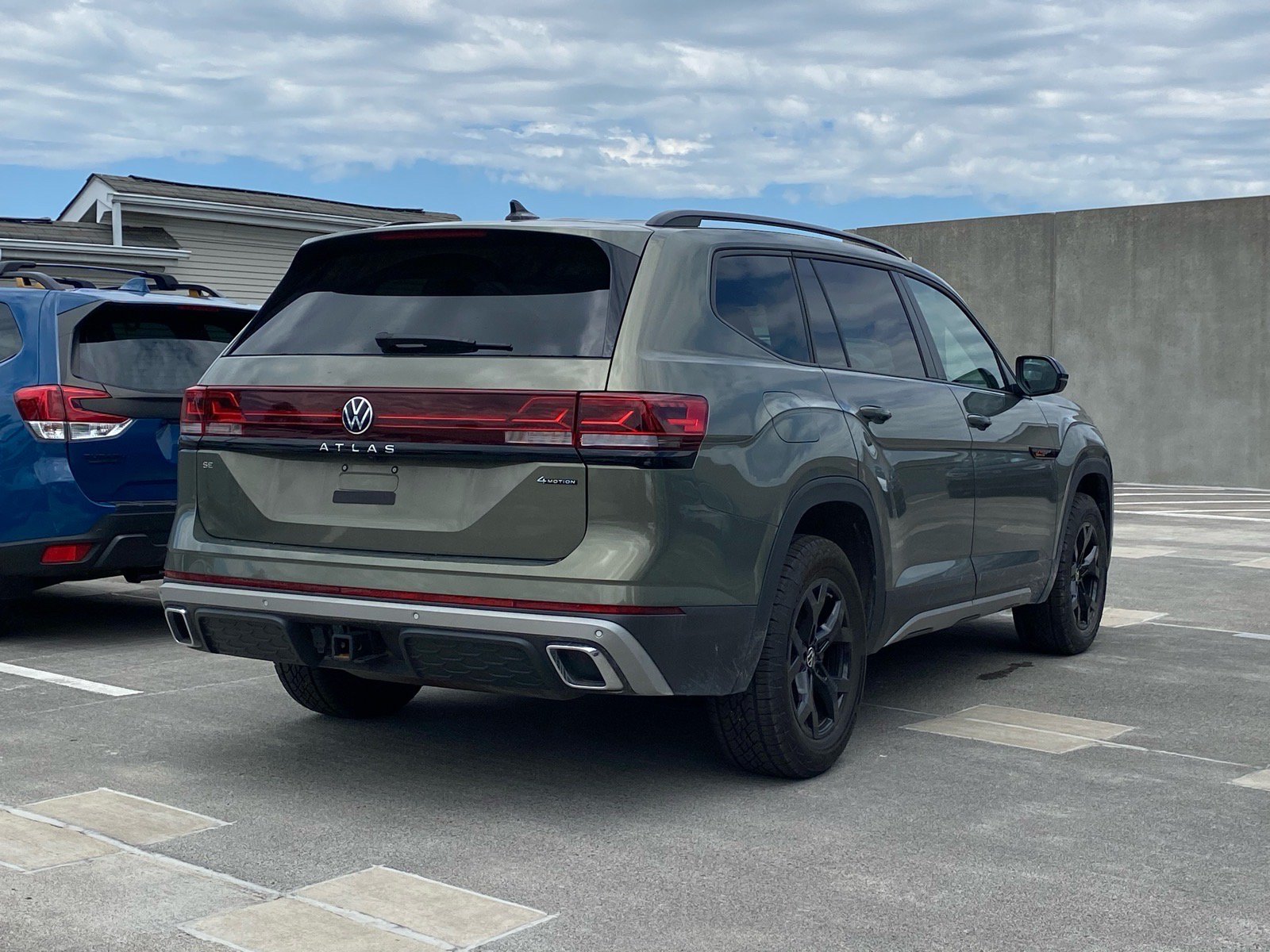 Certified 2025 Volkswagen Atlas Peak Edition SE AWD/4WD image 2