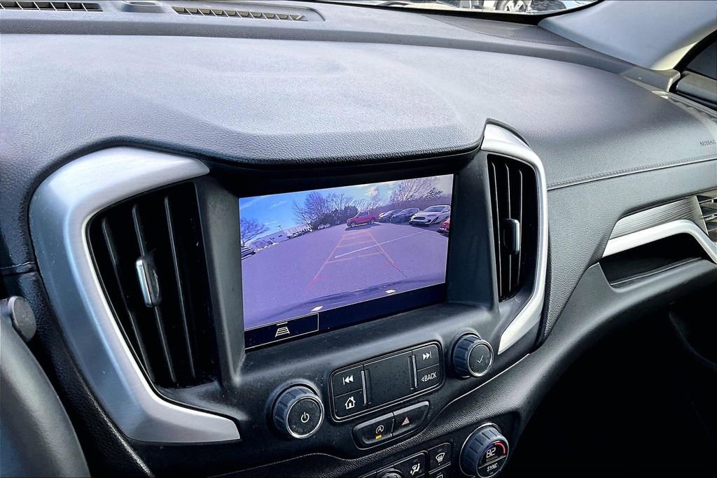 Used 2024 GMC Terrain SLT image 11