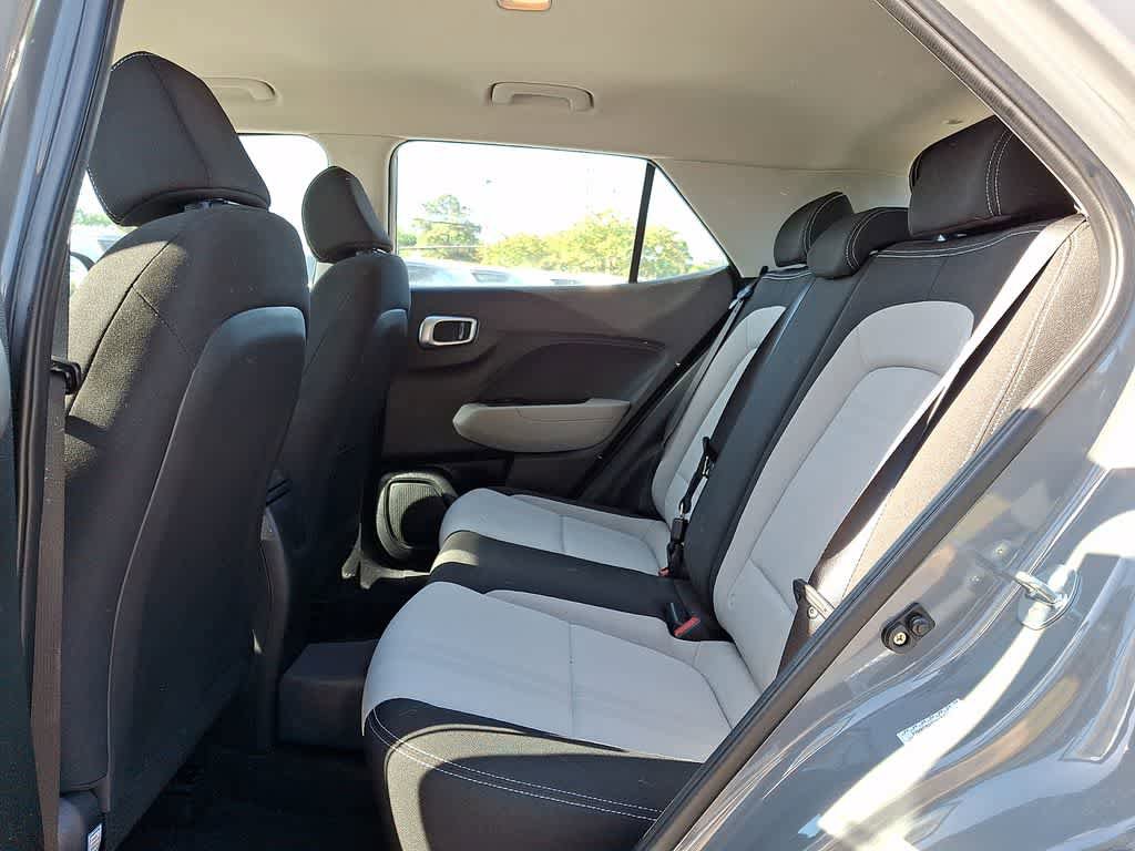 Used 2021 Hyundai Venue SEL FWD image 10