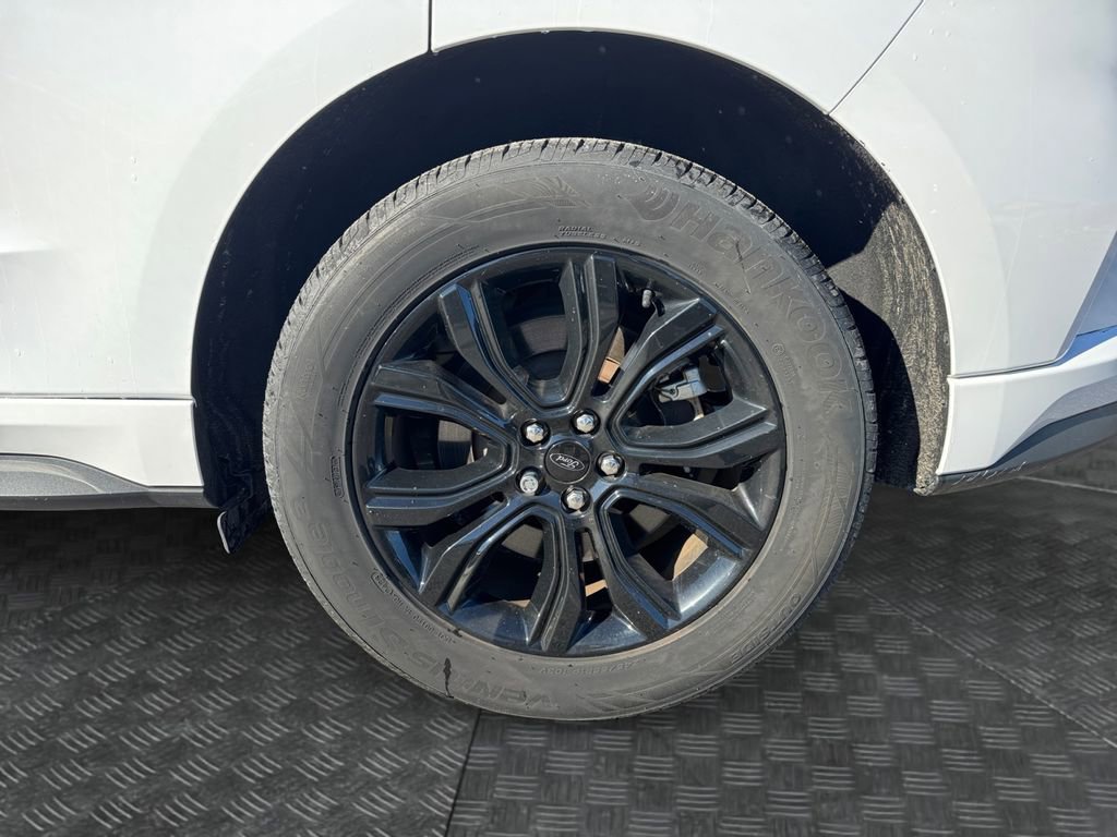Certified 2024 Ford Edge SE w/ Black Appearance Package image 19