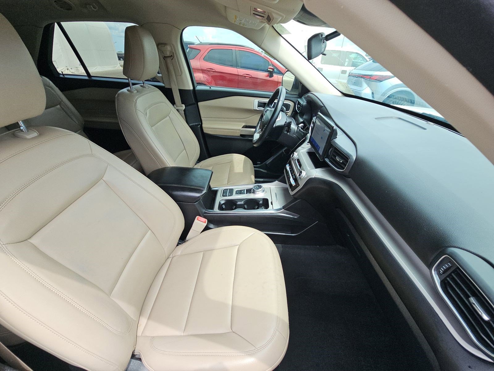 Used 2022 Ford Explorer XLT w/ Equipment Group 202A image 11