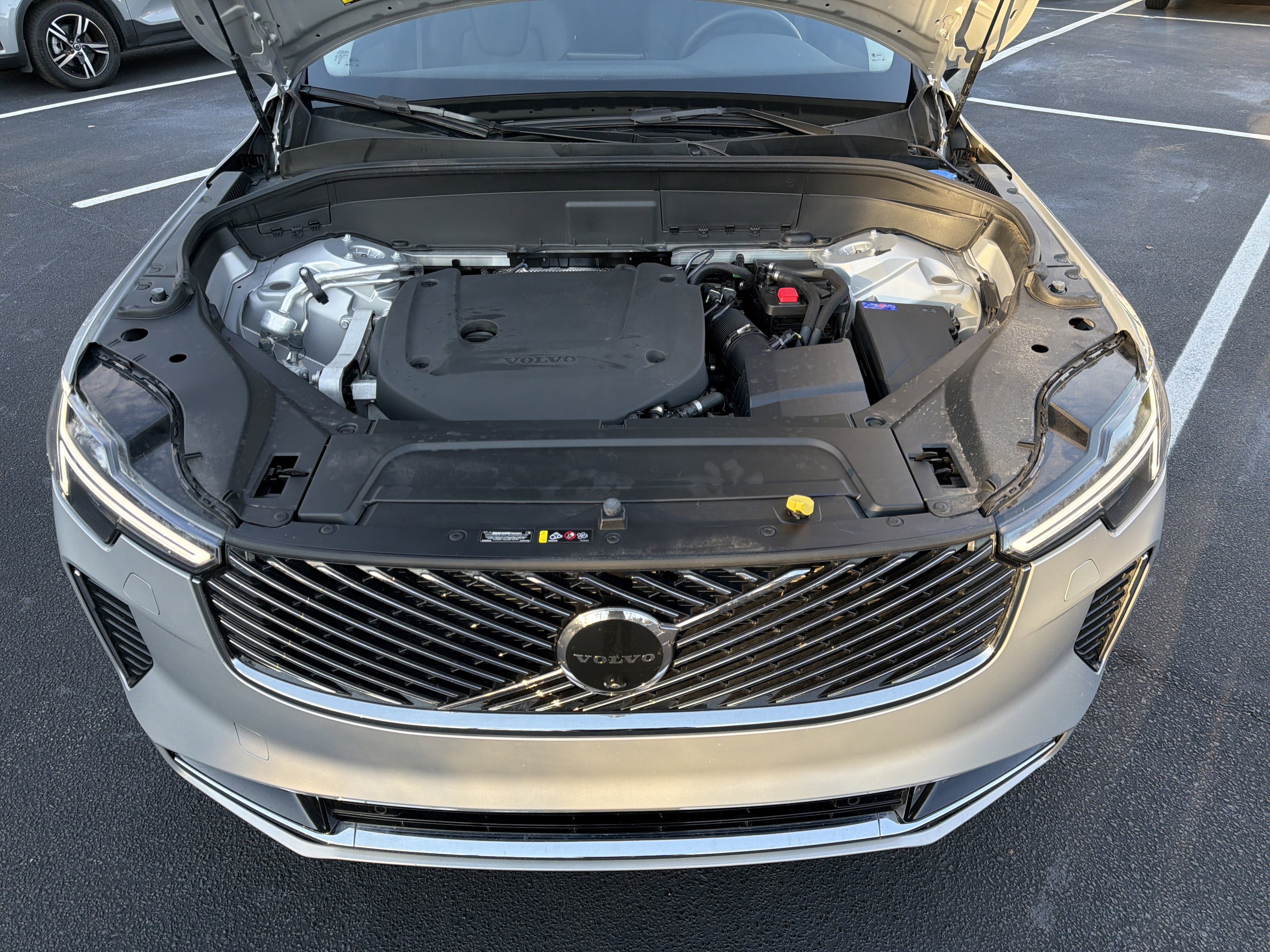 Certified 2025 Volvo XC90 B6 Plus image 36