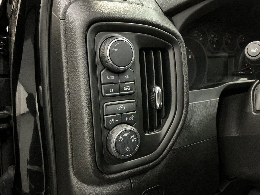 Used 2024 Chevrolet Silverado 1500 Custom image 16