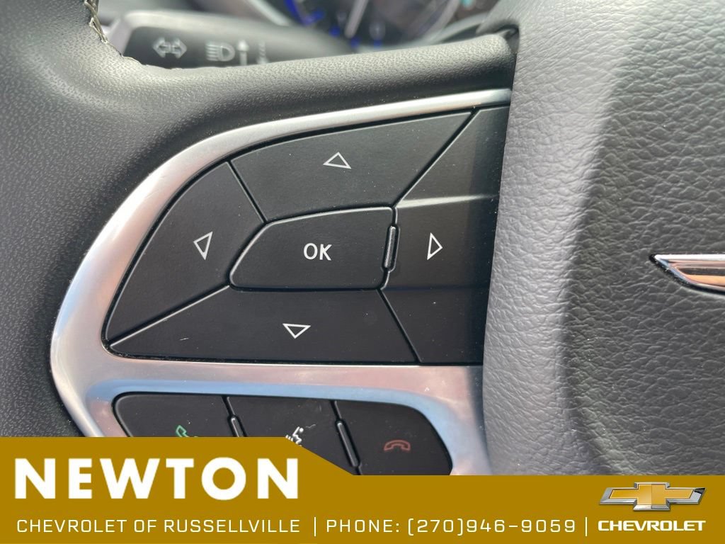 Used 2023 Chrysler Pacifica Touring-L FWD image 13