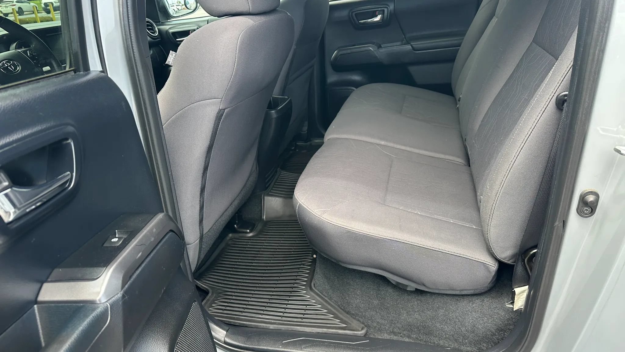 Used 2018 Toyota Tacoma TRD Sport AWD/4WD image 16