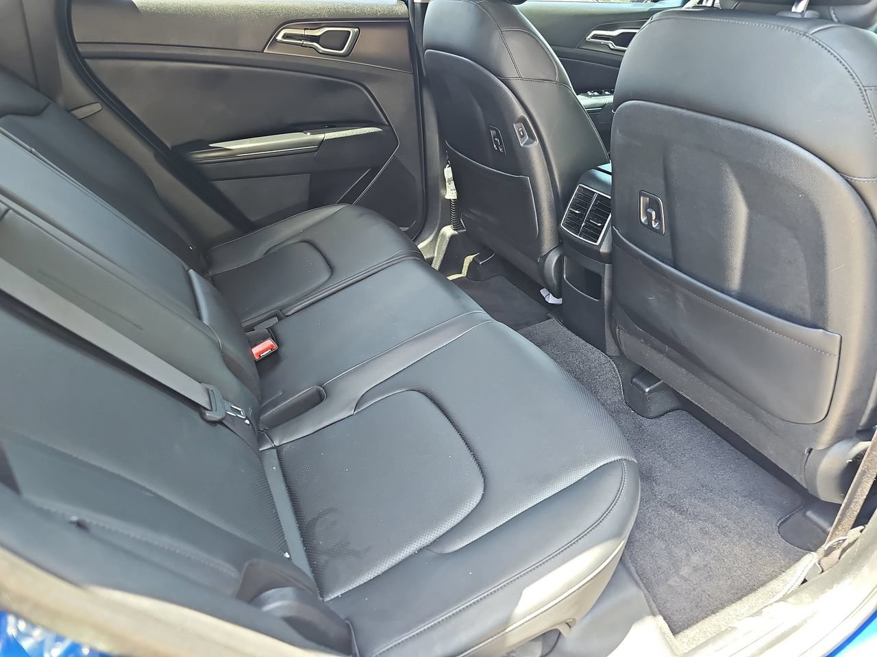 Used 2025 Kia Sportage EX FWD image 11