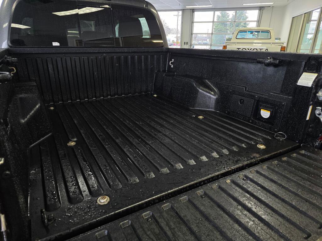 Used 2019 Toyota Tacoma TRD Sport image 5