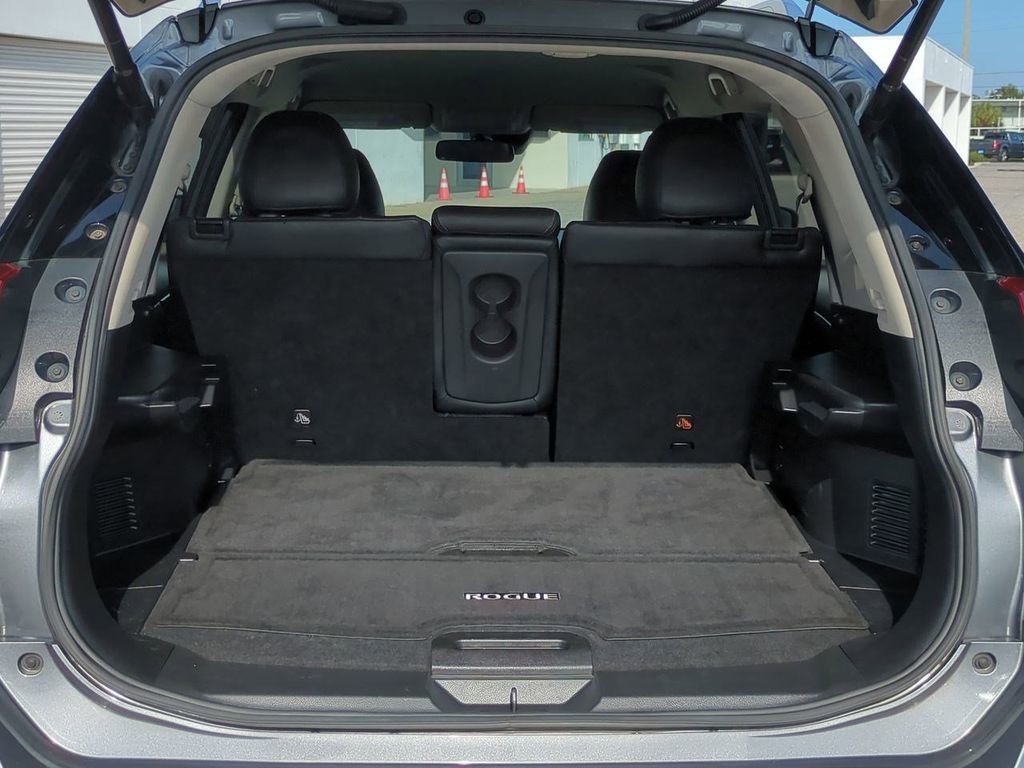 Certified 2020 Nissan Rogue SV image 13