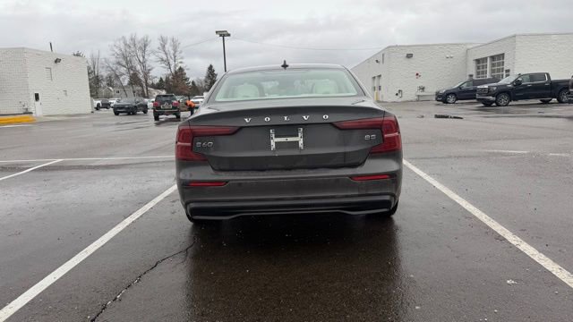 Used 2024 Volvo S60 B5 Core image 8