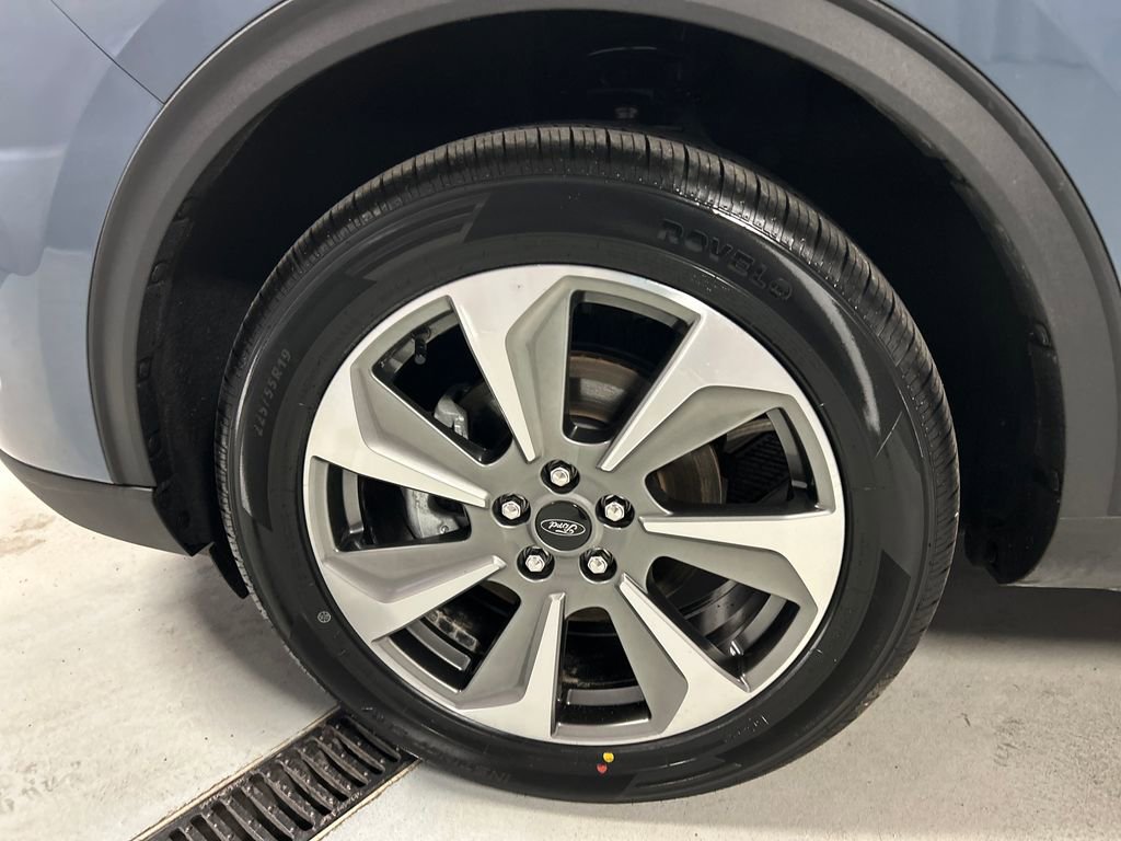 Used 2025 Ford Escape Platinum image 9