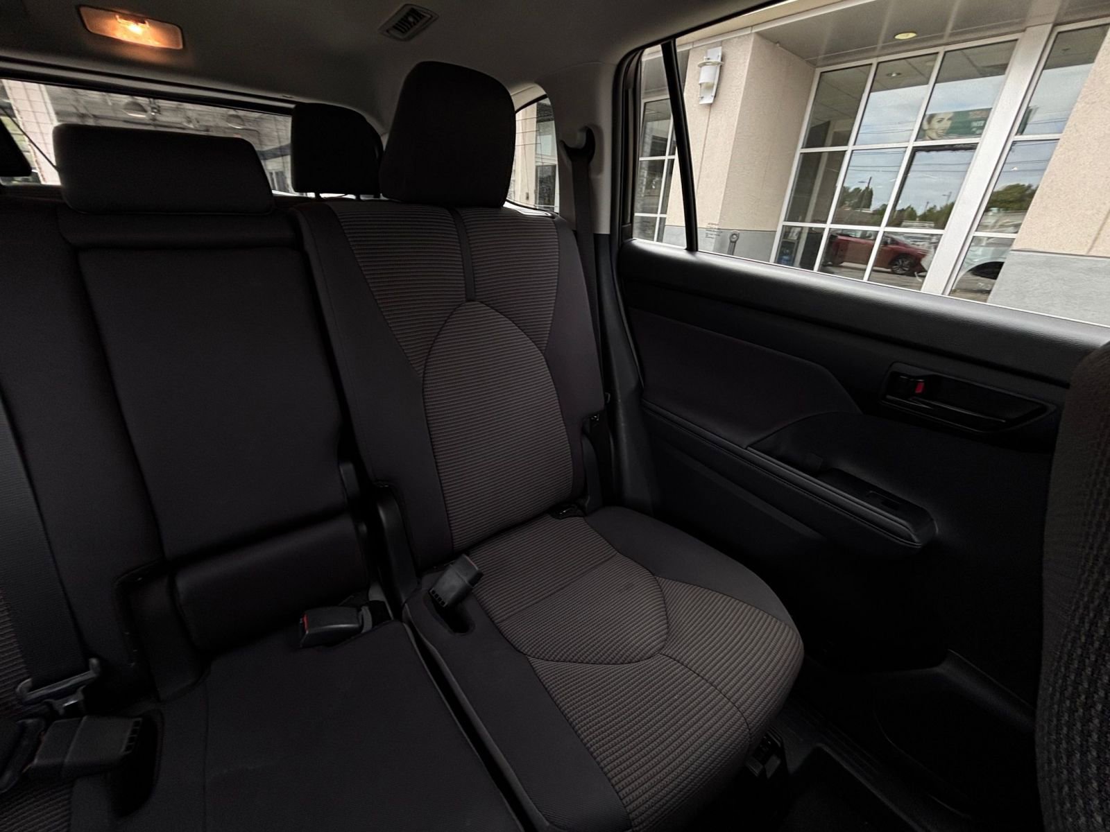 Used 2025 Toyota Highlander LE image 44