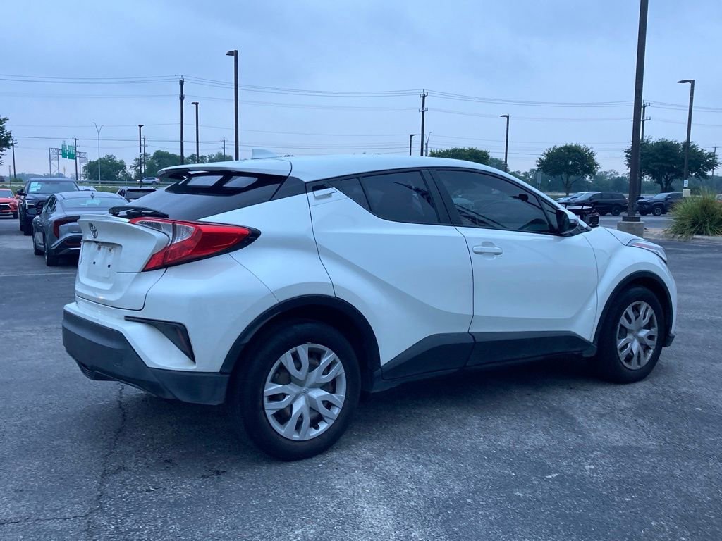 Used 2020 Toyota C-HR LE FWD image 5