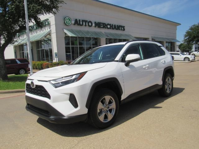 Used 2025 Toyota RAV4 XLE image 1
