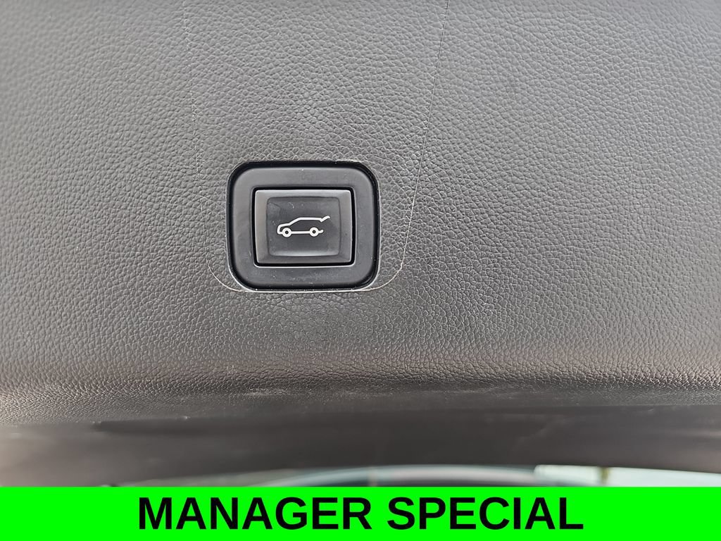 Used 2023 Chevrolet Traverse LT w/ LPO, Cargo Package AWD/4WD image 14