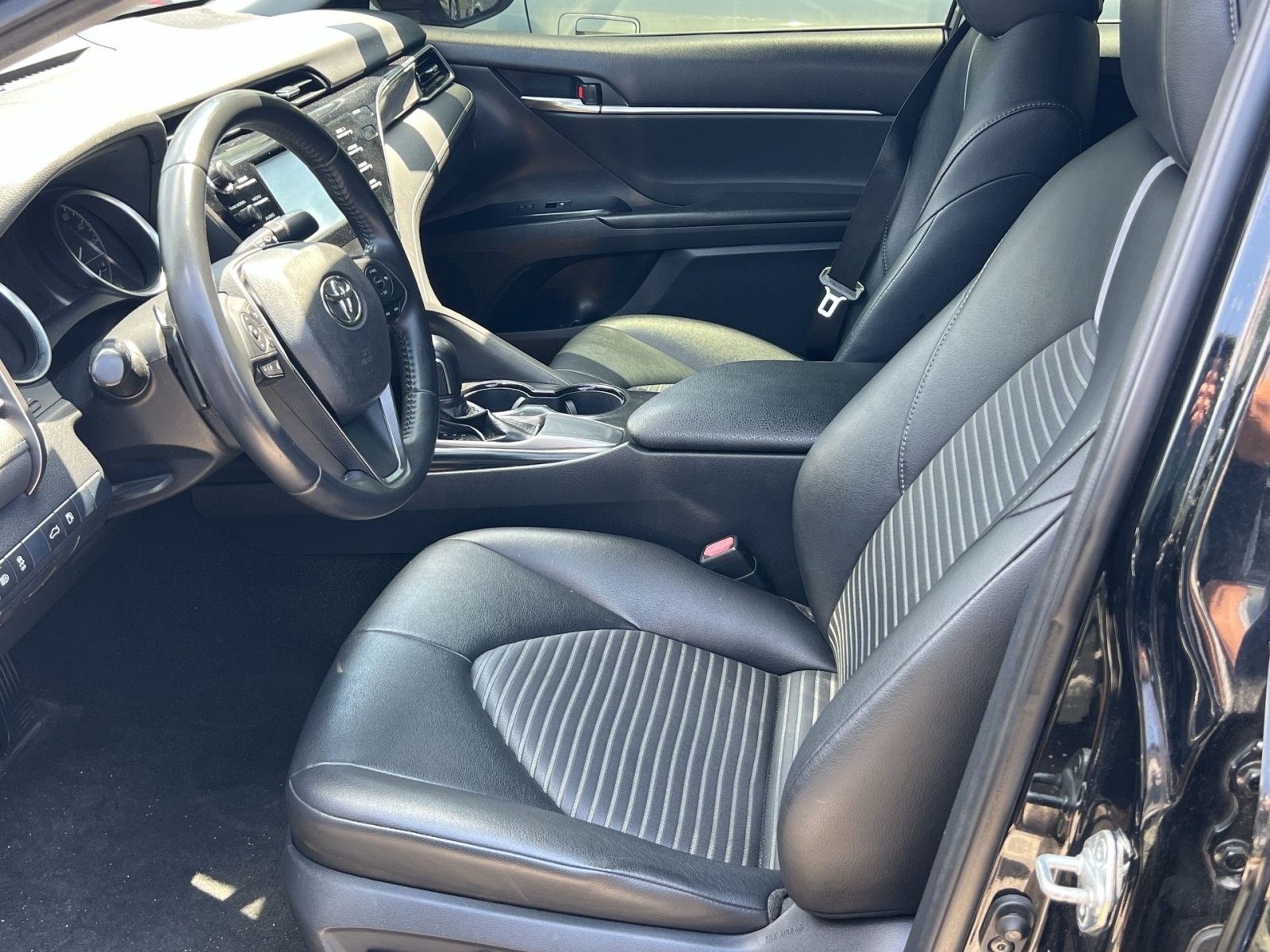 Used 2018 Toyota Camry SE FWD image 10