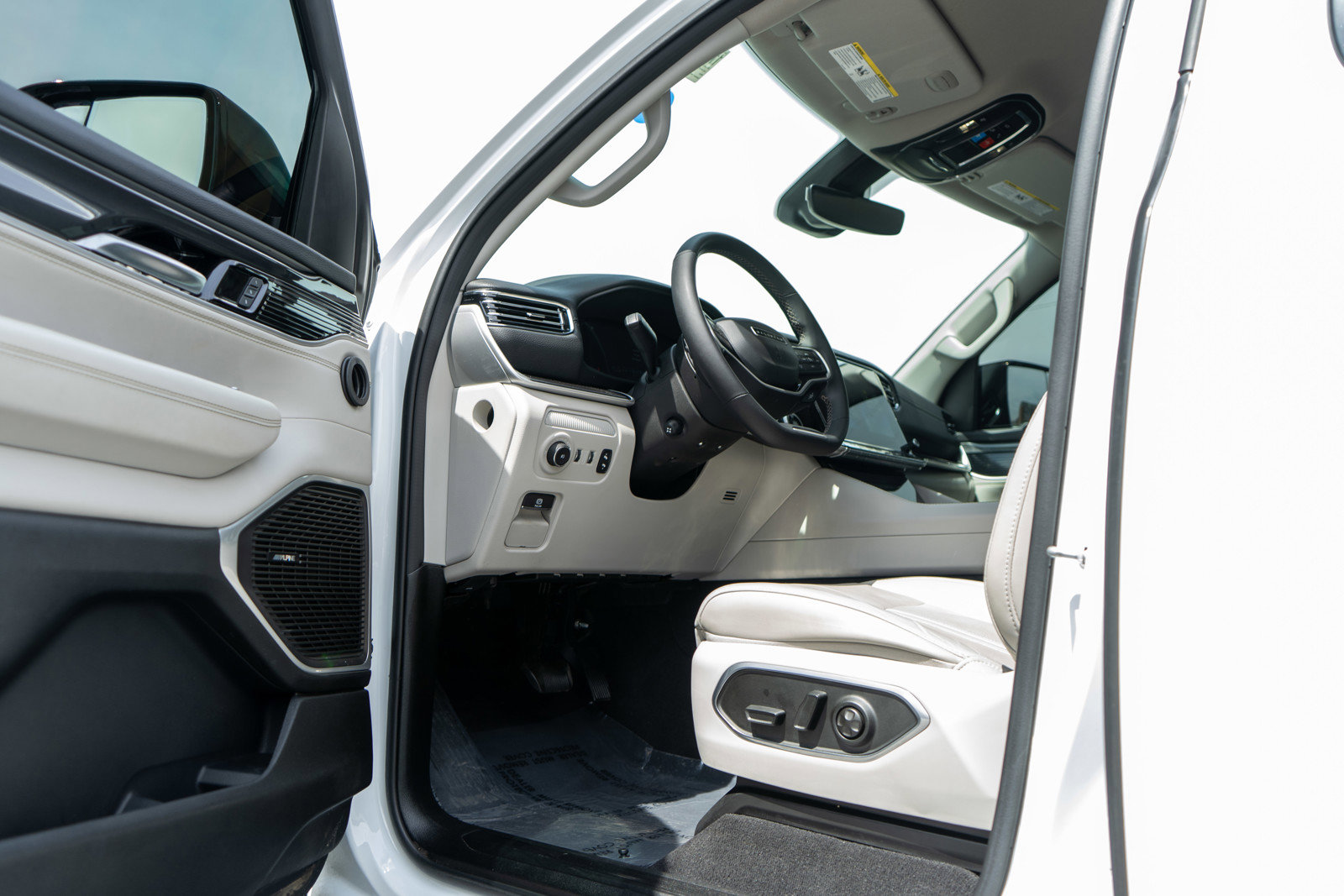 Used 2023 Jeep Wagoneer 4WD w/ Convenience Group I image 14