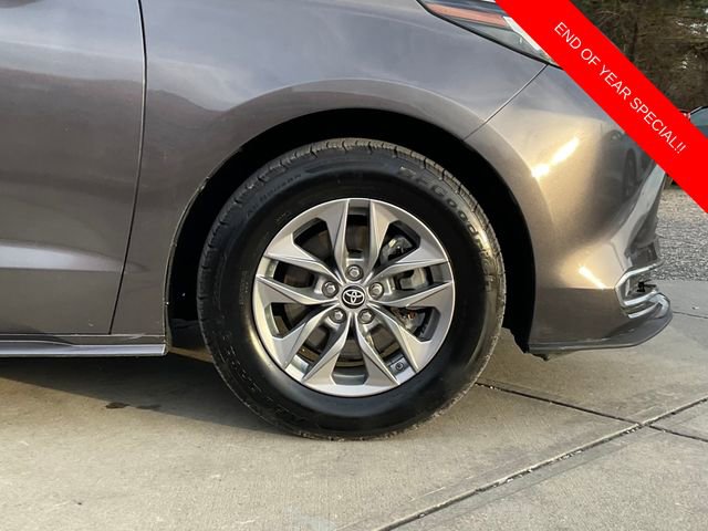Used 2022 Toyota Sienna XLE image 9