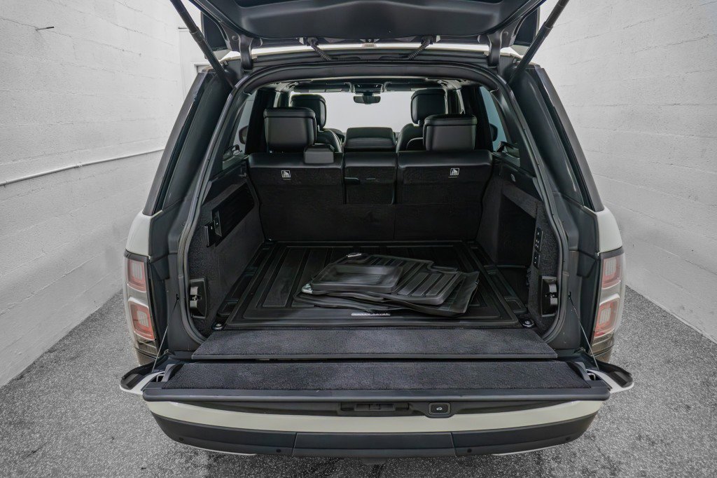 Used 2021 Land Rover Range Rover Autobiography Fifty Edition image 9