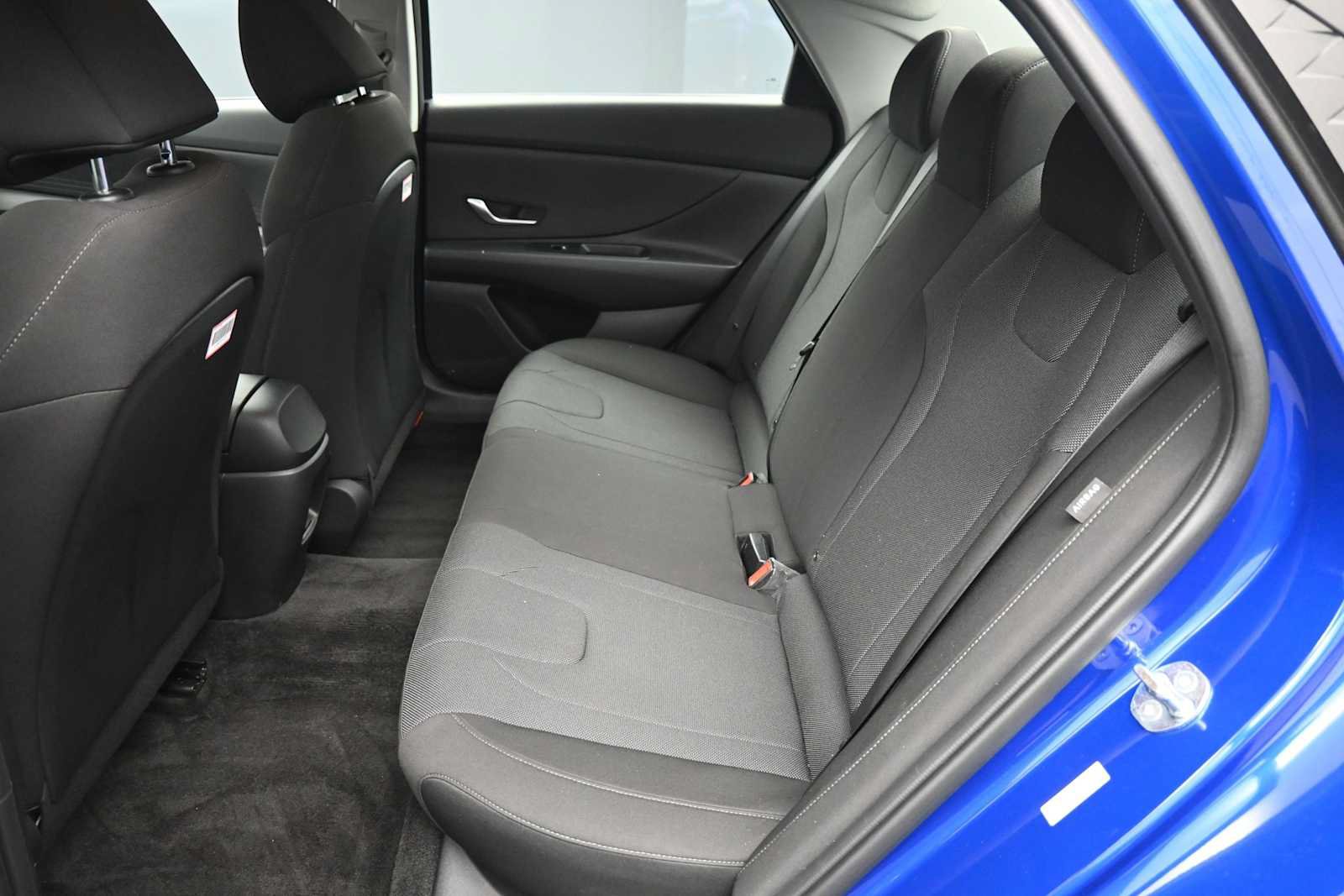 Certified 2025 Hyundai Elantra SE FWD image 19