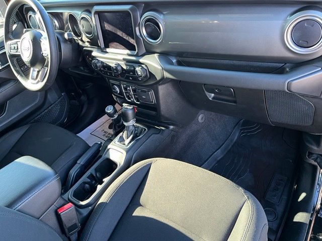 Used 2022 Jeep Wrangler Unlimited Sahara AWD/4WD image 26