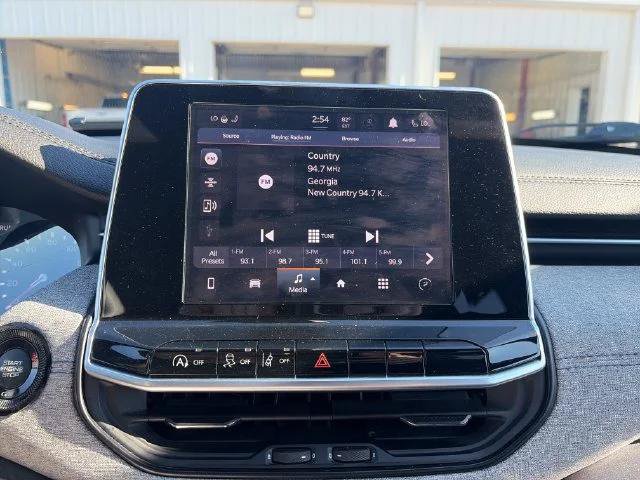 Certified 2025 Jeep Compass Latitude w/ Sun & Sound Group AWD/4WD image 19