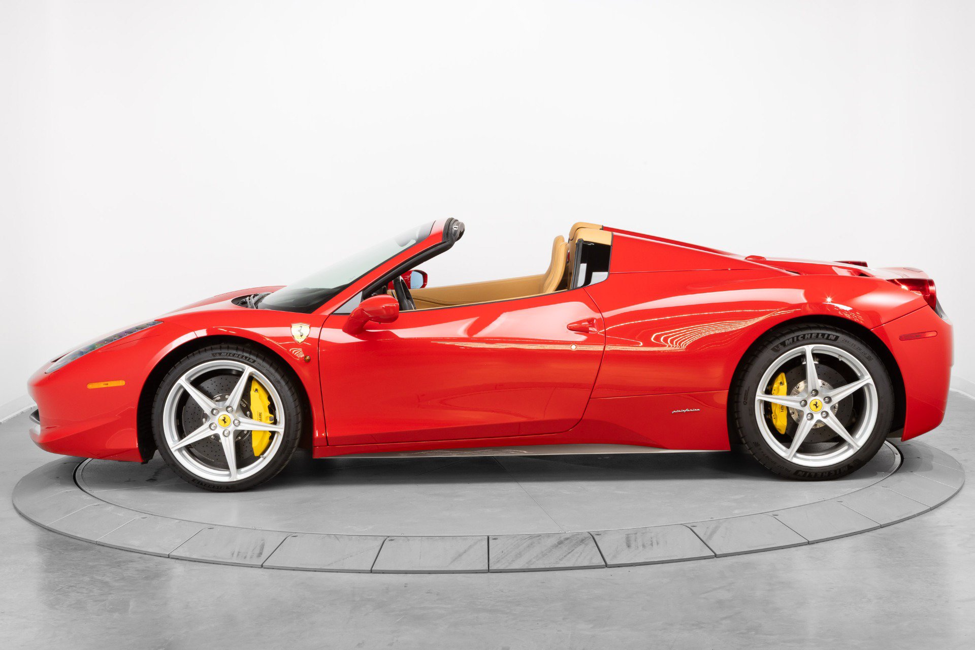 Certified 2014 Ferrari 458 Spider RWD image 5