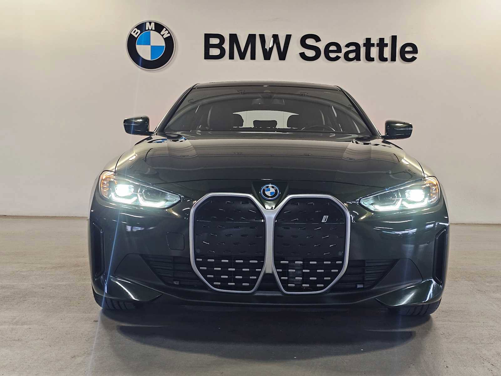 Used 2023 BMW i4 eDrive35 w/ Premium Package image 6