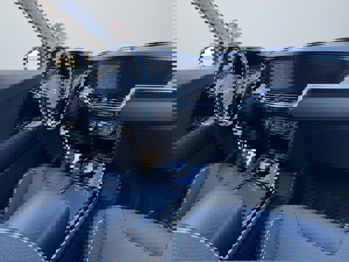 Used 2022 Kia Niro EX image 14