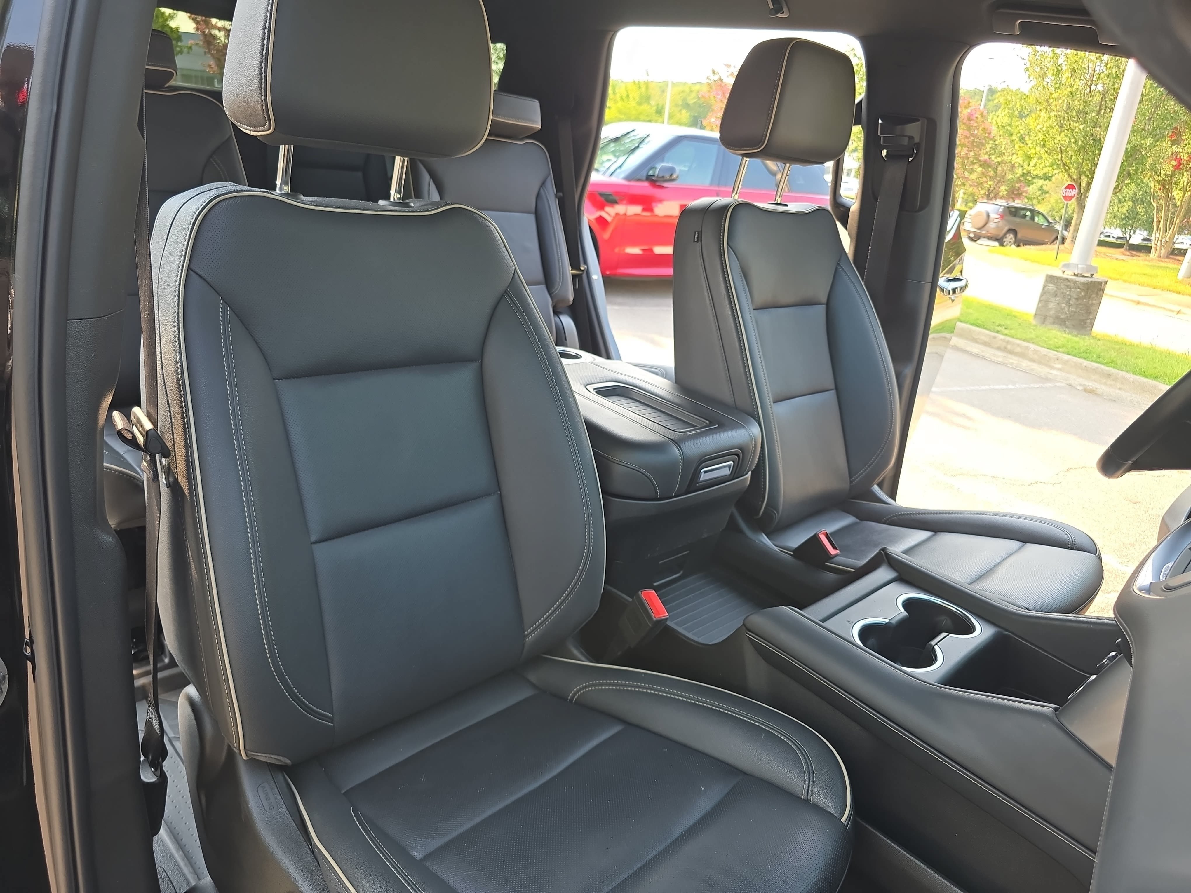 Used 2024 Chevrolet Tahoe Premier AWD/4WD image 10