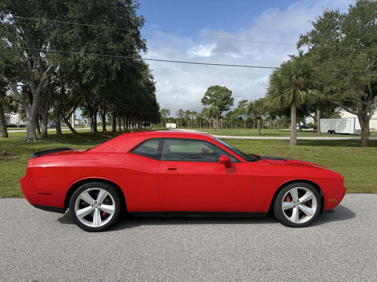 Used 2009 Dodge Challenger SRT8 RWD image 2